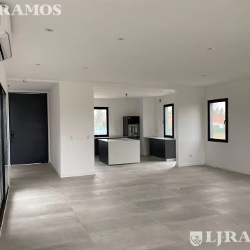 Hermosa casa en Venta en 1 Planta con Piscina Excelentes terminaciones PG