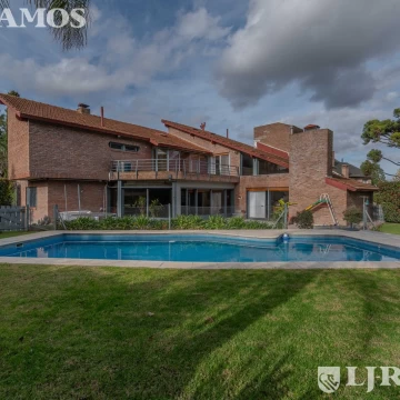 LJ RAMOS | VENDE | CASA EN CAMPO CHICO, PILAR | LUMINOSA Y AMPLIA C/ PILETA |