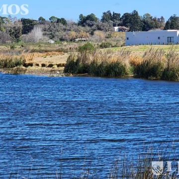 Terreno a la laguna con amarra en venta en el Naudir, Escobar