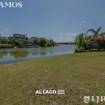 Lote a la laguna en venta en Cabos del Lago
