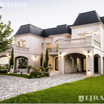 LOTE AL GOLF 2.100m². 4 DORMITORIOS.
