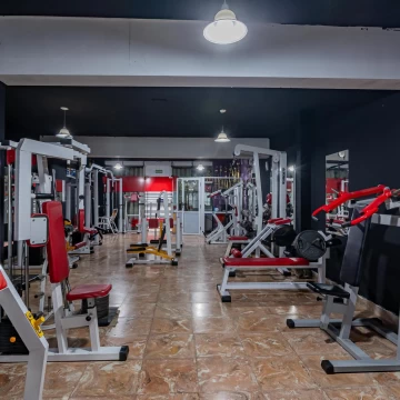 Casa En Venta con Local y Pileta Calle 419 y Camino Centenario Villa Elisa