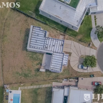 Casa 5 ambientes en  área 12 de San Sebastián MB