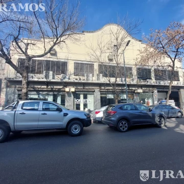 Local en CABALLITO