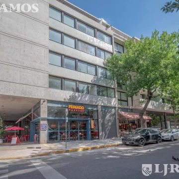 Departamento en Venta en Coghlan con dependencia