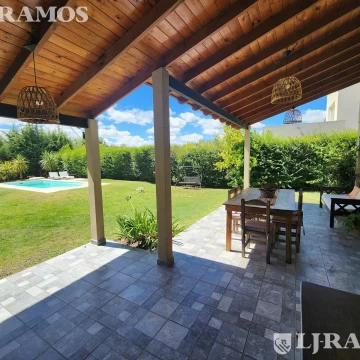 APTO CREDITO. 4 DORMITORIOS (2 Suites).