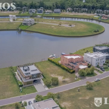 Espectacular lote al Rio en El Naudir - PG