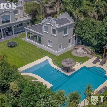 Exclusiva Casa en venta  Barrio Septiembre: Confort y Elegancia - CDR