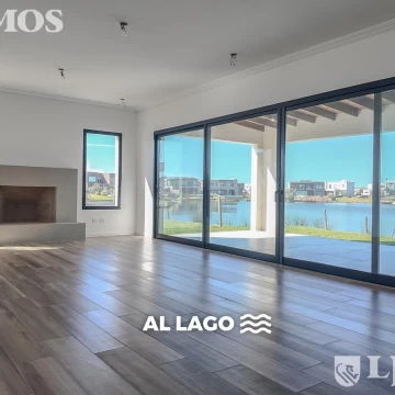 CASA A LA LAGUNA - 4 DORMITORIOS - EN VENTA EN SANTA ANA