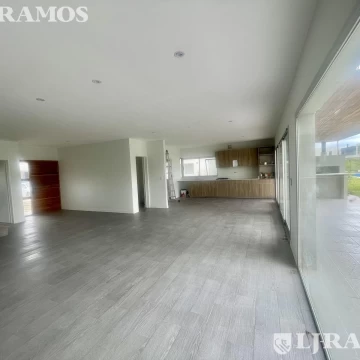 Casa a estrenar en venta en CARPINCHOS - NORDELTA