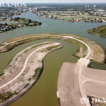 Lote sobre el lago central en venta en LOS PUENTES, NORDELTA.
