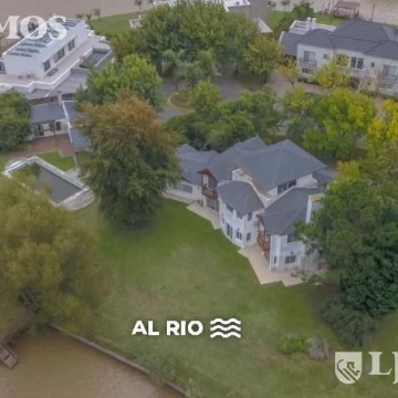 3 DORMITORIOS EN SUITE, 2 ESCRITORIOS, PLAYROOM Y SERVICIO.