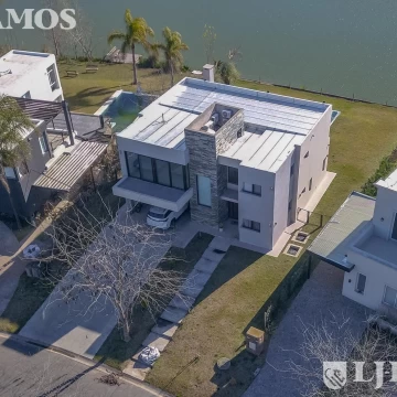 Venta de casa 4 ambientes  en Canton Islas PG