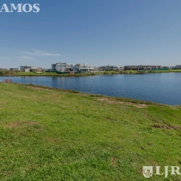 Terreno al lago en venta en el Barrio Marinas, Puertos / Escobar
