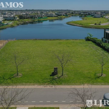 Terreno al lago en venta en el Barrio Marinas, Puertos / Escobar