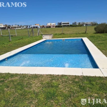 Casa VENTA CON RENTA en San Sebastián A1 FONDO A PULMON VERDE no crédito MB