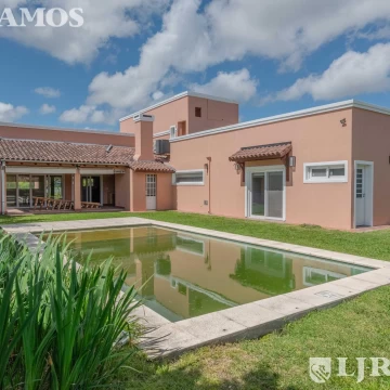 Casa en Venta con renta San Sebastián A1 oportunidad MB no credito