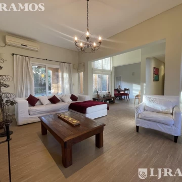APTO CRÉDITO - 4 DORMITORIOS -  EN VENTA EN LAS GLORIETAS