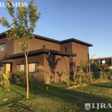 Casa en venta en el Barrio Araucarias, Puertos / Escobar