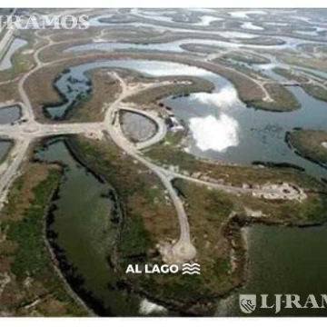 Lote a la laguna en venta en el Cantón