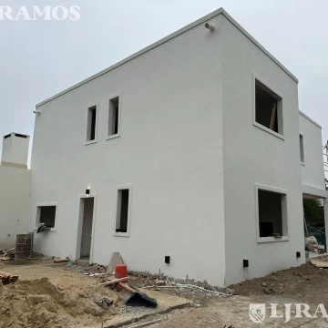 Casa 5 ambientes vista a la laguna central en El Canton - Norte PG