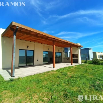 Casa en San Sebastián OPORTUNIDAD, venta con cesión de derechos, no crédito, MB