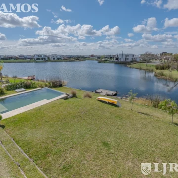 Casa al lago en Muelles - Puertos / Escobar