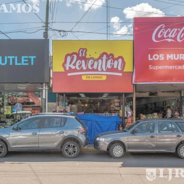Excelente local en la calle mas comercial de Lomas de Zamora