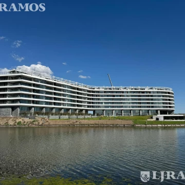 Townhouse en venta de 4 ambientes con vista a la Laguna central