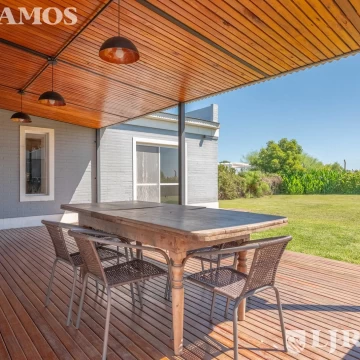 OPORTUNIDAD CASA SIN PILE EN AREA 1 SAN SEBASTIAN no apto credto MB