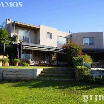 Espectacular Casa a la laguna con 4 dormitorios en  Canton Islas PG