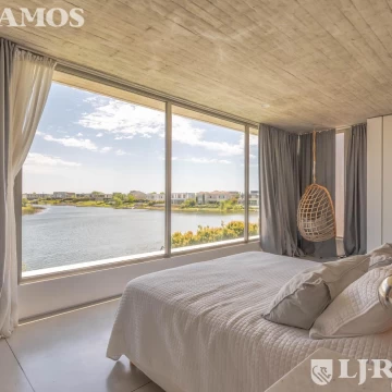 Importante Casa en Venta M Puertos - Gran Laguna con Diseño y Estilo PG