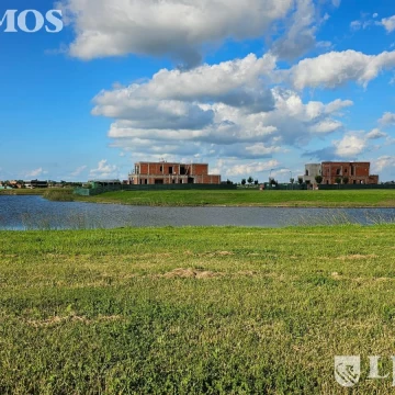 Terreno en Puertos del Lago - BARRIO AMARRAS
