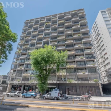 MONOAMBIENTE con COCHERA en VENTA CON RENTA en DOMUS PARQUE. APTO PROFESIONAL.