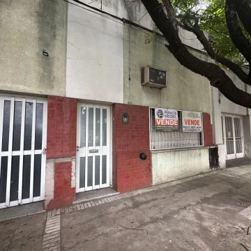 VENDE casa ubicada sobre calle Mitre 690