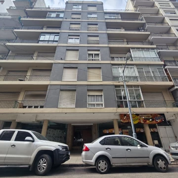 Venta Departamento 2 Ambientes Centro, con balcón al frente