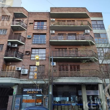 VENTA DEPARTAMENTO DE DOS DORMITORIOS EN 11 ENTRE 44 Y 45 CON COCHERA - LA PLATA