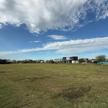 Venta lote / Terreno Interno en Santa Lucia Pilar del Este 