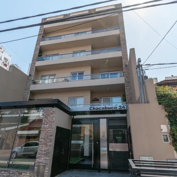 Venta semipiso 4 ambientes con cochera y baulera en Ramos Mejia.