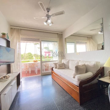 VENTA: APARTAMENTO 1 DORMITORIO  PRIMERA LINEA MANSA PUNTA DEL ESTE  REF:3963920