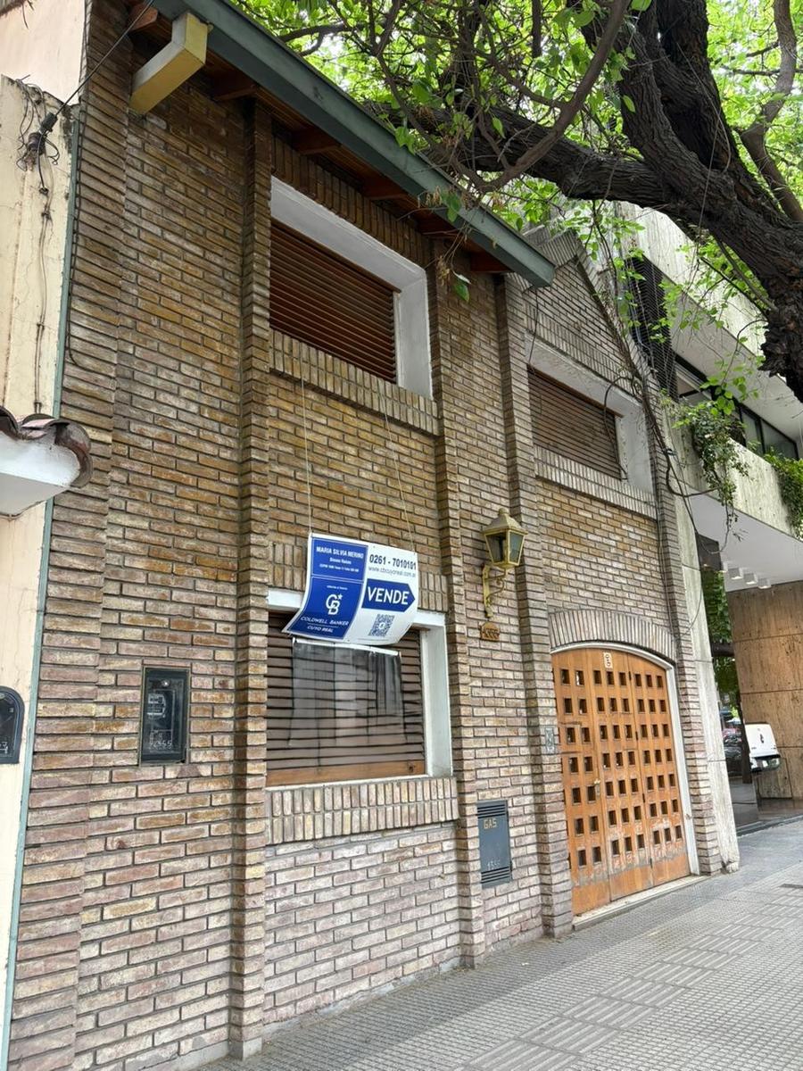 Casa en venta calle Mitre de Ciudad, inmediaciones Plaza Independencia - 2