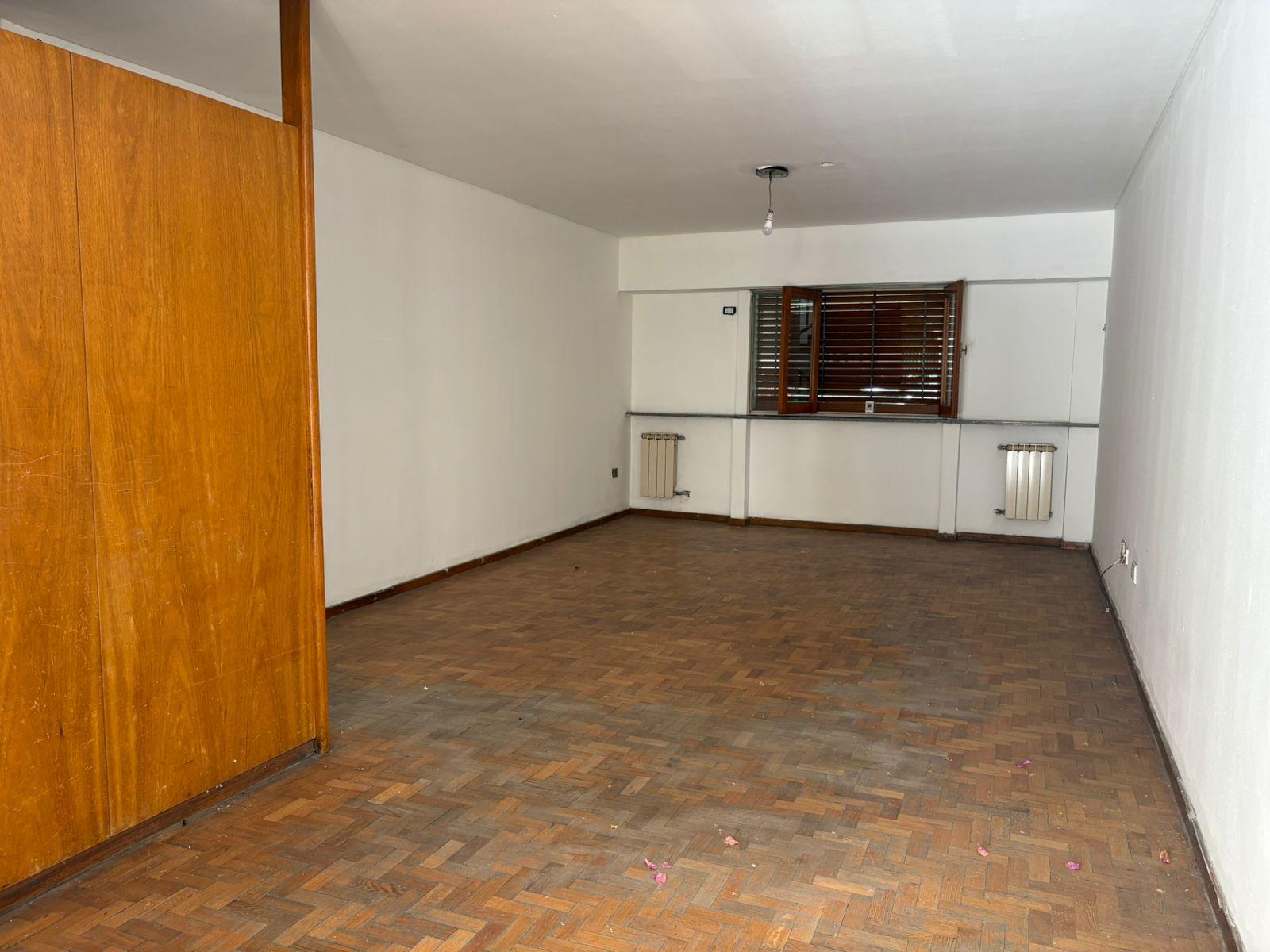 Casa en venta calle Mitre de Ciudad, inmediaciones Plaza Independencia - 4
