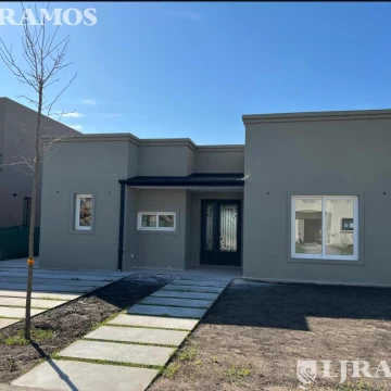 Casa a estrenar con 3 dormitorios en venta en Vila Marina