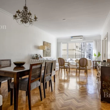 Departamento en venta 5 ambientes, con cochera fija en Retiro.