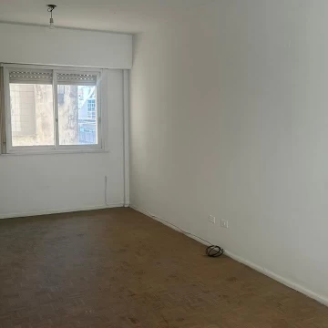 1 ambiente en venta, a metros de 9 de Julio y subtes. Monserrat.