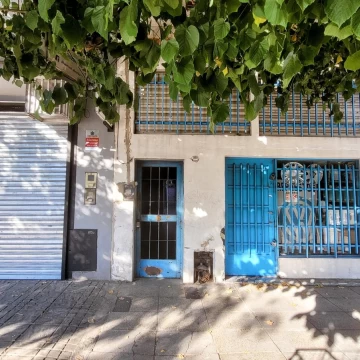 VENTA PH EN BLOCK 2 FAMILIAS A RECICLAR EN CIUDADELA SIN EXPENSAS