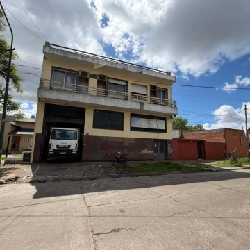 Depósito con vivienda/oficinas