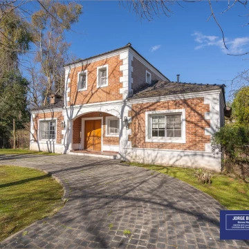 Venta casa La Arboleda 3 ambientes con pileta