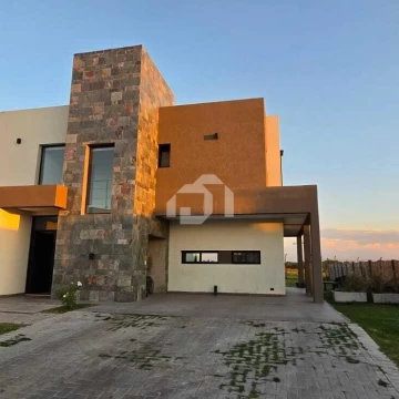 Casa  en Venta en San Sebastian, Escobar, G.B.A. Zona Norte