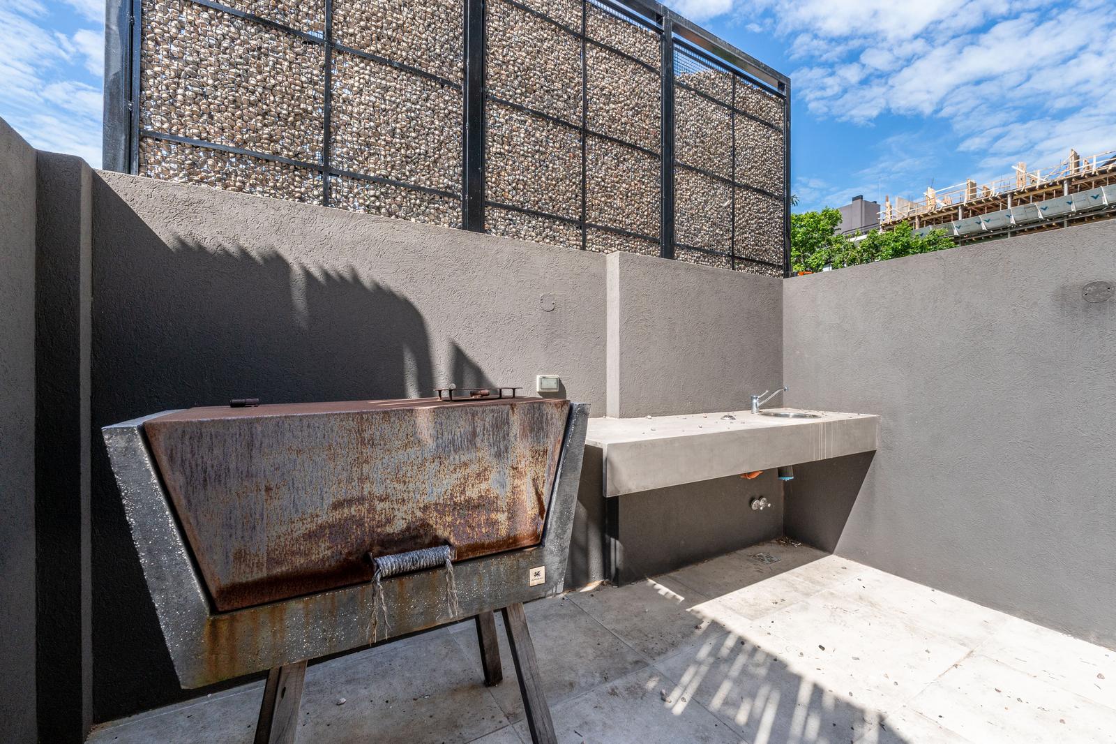 TERRAZA CON PARRILLA